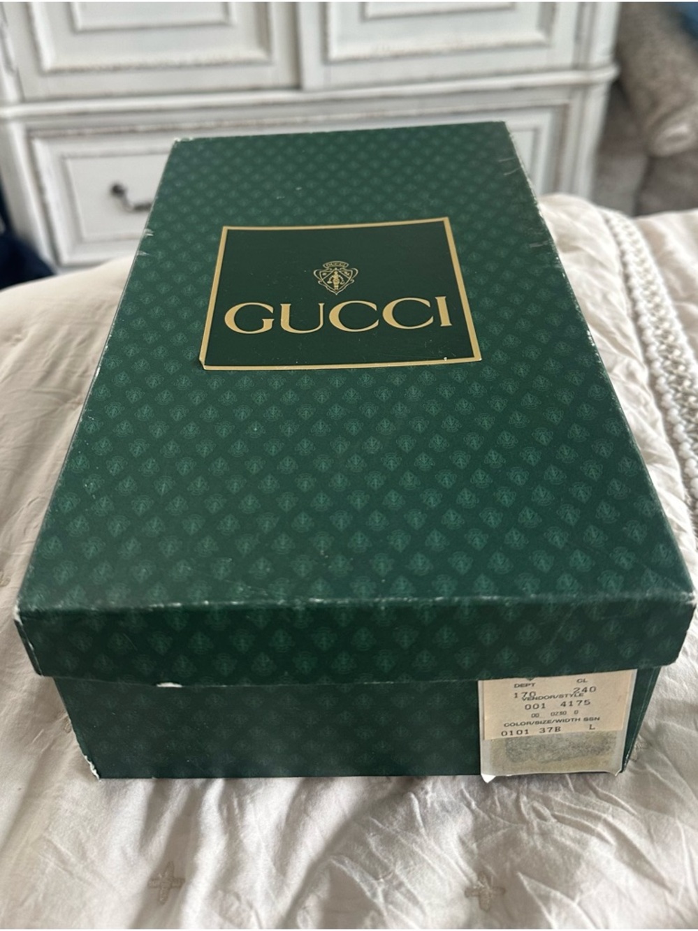 Gucci Navy and White Leather Two-Tone Pointed Kitten Heel - Picture 3 of 5